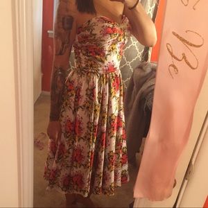 Unique Vintage Strapless Floral Mid-Length Dress